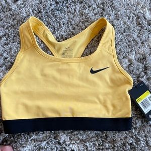 Nike sports bra size small